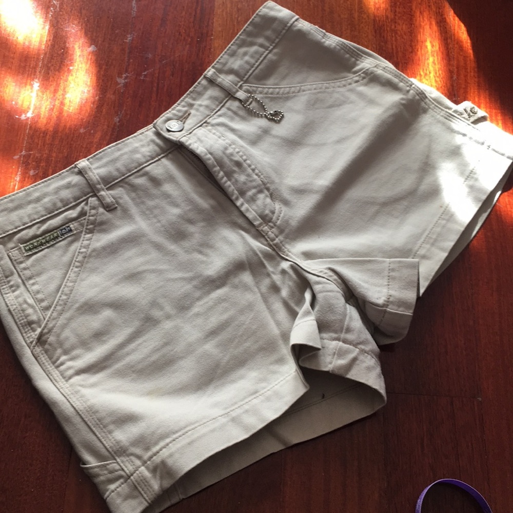 Lei shorts
